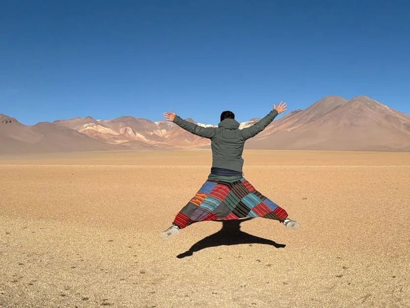 Álvaro saltando en el altiplano